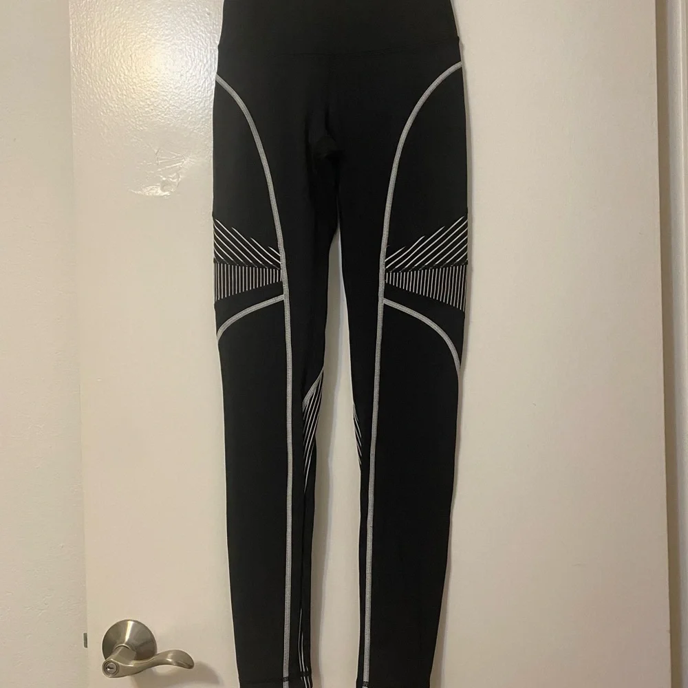 Lululemon Athletica Chanel Your Energy Tight Size 4 - Picture 7 of 7